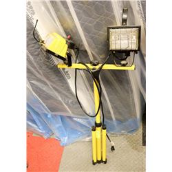 TRI-POD HALOGEN WORK LIGHT