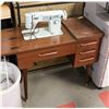 Image 1 : SEWING MACHINE WITH CABINET