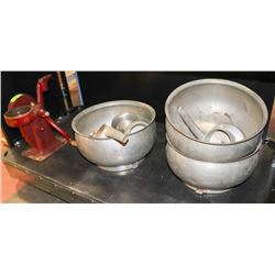 VINTAGE CREAM SEPARATOR WITH MANY EXTRA PARTS