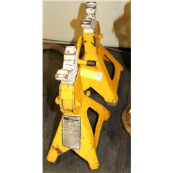 PAIR OF 3 TON JACKS