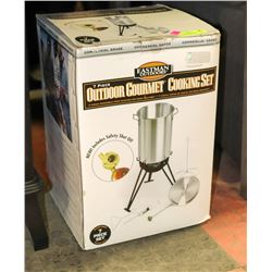 NEW COMMERICAL GRADE 7 PIECE OUTDOOR GOURMET