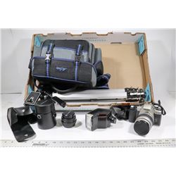 PENTAX MZ-30 CAMERA WITH FLASH, PENTAX A-50 ZOOM