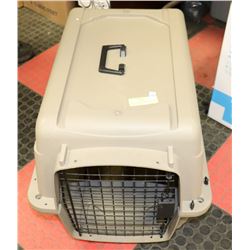 GRREAT CHOICE MEDIUM SIZE PET CARRIER/KENNEL