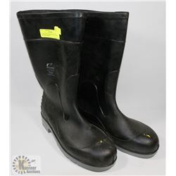 PAIR OF ONGUARD STEEL TOED RUBBER BOOTS