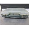 Image 1 : 2 Latch case / comes with adjustible dividers / 14 x 11 x 3"