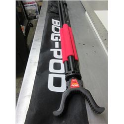 Bog-Pod Shooting Tripod / Rifle Rest with telescoping legs / with carry bag