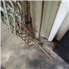 Image 2 : BUNDLE OF GARDEN TOOLS
