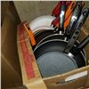 Image 2 : 2 BOXES OF PANS AND BOOKS