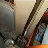 Image 2 : BUNDLE OF PITCH FORK AND SHOVELS