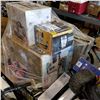 Image 2 : PALLET OF RETURNED ITEMS, KITCHEN APPLIANCES, VACUUMS
