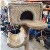 Image 3 : TALL CAT TREE - OVER 5FT