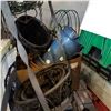Image 3 : BOX OF PLANTER POTS, GARDEN BASKETS, AND DECOR