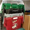 Image 2 : 5 TOTES W/ BUILT IN LIDS