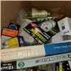 Image 3 : BOX LOT OF LIGHT BULBS