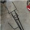 Image 2 : 3 BLACK METAL ROD HOLDERS