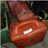 Image 2 : 3 RED GERRY CANS
