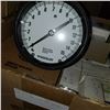 Image 2 : TRAY OF 1 BAR - 300 PSI GAUGES