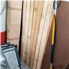 Image 3 : 7 BUNDLES OF 1 X 4" 8FT WOOD PIECES