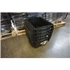 Image 3 : 5 BLACK INTERLOCKING LID STACKING STORAGE TOTES