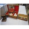 Image 1 : 3 BOXES OF JEWELLERY