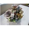 Image 1 : PORCELAIN FLOWER DISPLAY
