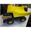 Image 2 : LOT OF 2 TONKA TRUCKS LOADER AND DUMP TRUCK