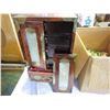Image 3 : BOX OF ESTATE JEWELLERY AND JEWELLERY BOX FULL OF JEWELLERY