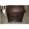 Image 2 : BROYHILL 3 DRAWER NIGHTSTAND