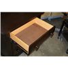 Image 3 : BROYHILL 3 DRAWER NIGHTSTAND