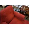 Image 3 : RED UPHOLSTERED CHAISE