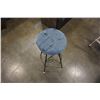 Image 3 : JEAN STOOL