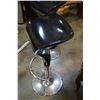 Image 2 : PAIR OF MODERN BLACK AND CHROME BARSTOOLS