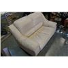 Image 2 : WHITE LEATHER LOVESEAT