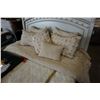 Image 1 : KINGSIZE DUVET AND 4 MATCHING PILLOW SHAMS WITH PILLOWS, AND 3 ACCENT PILLOWS, USED IN SHOWROOM ONLY