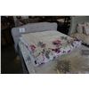 Image 2 : KINGSIZE DUVET AND 2 KINGSIZE PILLOW SHAMS, 1 ACCENT PILLOW, VISIBLE WATER MARTKS, USED IN SHOWROOM 