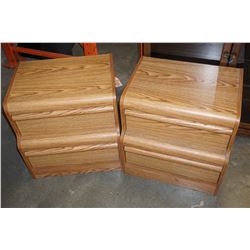 PAIR OF OAK NIGHTSTANDS