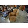 Image 2 : 2 WOOD CRATES AND 2 STOOLS