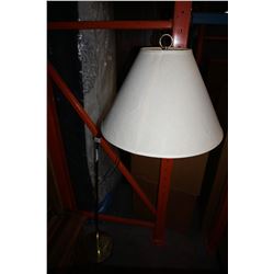 VINTAGE BRASS FLOOR LAMP