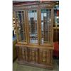 Image 2 : 2 PIECE OAK CHINA CABINET