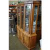 Image 2 : 2 PIECE OAK CHINA CABINET