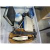 Image 2 : TOTE OF FISHING ITEMS