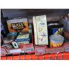 Image 1 : 2 TRAYS OF COLLECTIBLE TINS