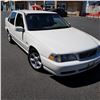 Image 1 : 1998 VOLVO S70, WHITE WITH LEATHER, AUTOMATIC, 166,000KM WITH REGISTRATION, CAR PROOF AND 2 KEYS