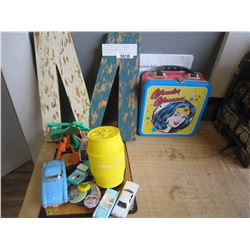 ESTATE LOT OF WOOD "M" WALL DECOR W/ BATMAN TIN SIGN & KIDS TOYS