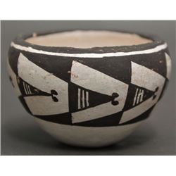 ACOMA INDIAN POTTERY BOWL (LUCY M LEWIS)