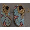 Image 5 : SIOUX INDIAN BABY MOCCASINS