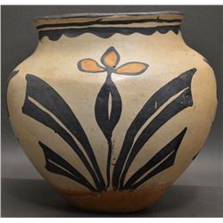 SANTO DOMINGO POTTERY OLLA