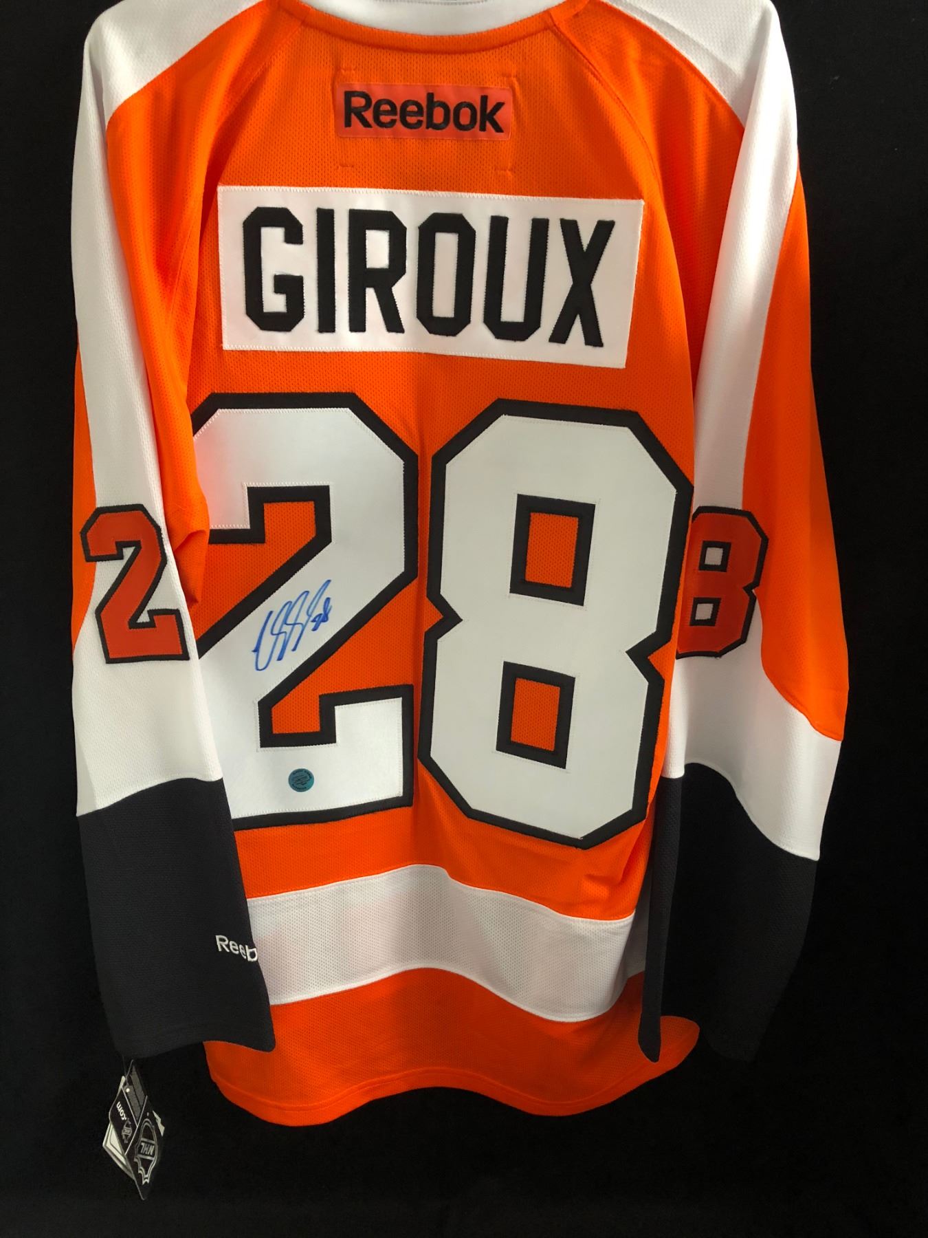 CLAUDE GIROUX SIGNED FLYERS JERSEY W/ HOLO COA