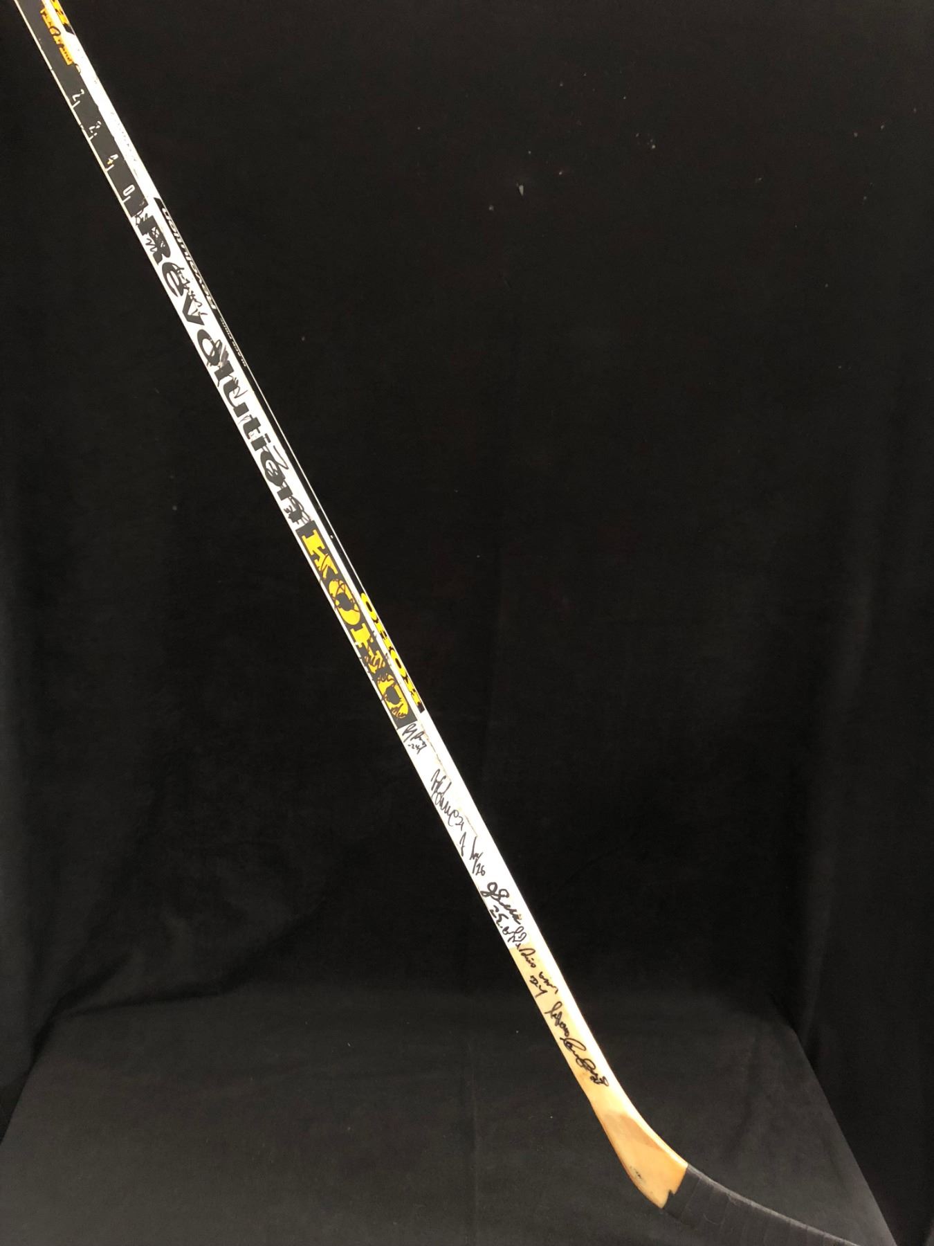 VANCOUVER CANUCKS TEAM SIGNED HOCKEY STICK (GINO ODJICK GAME USED) W
