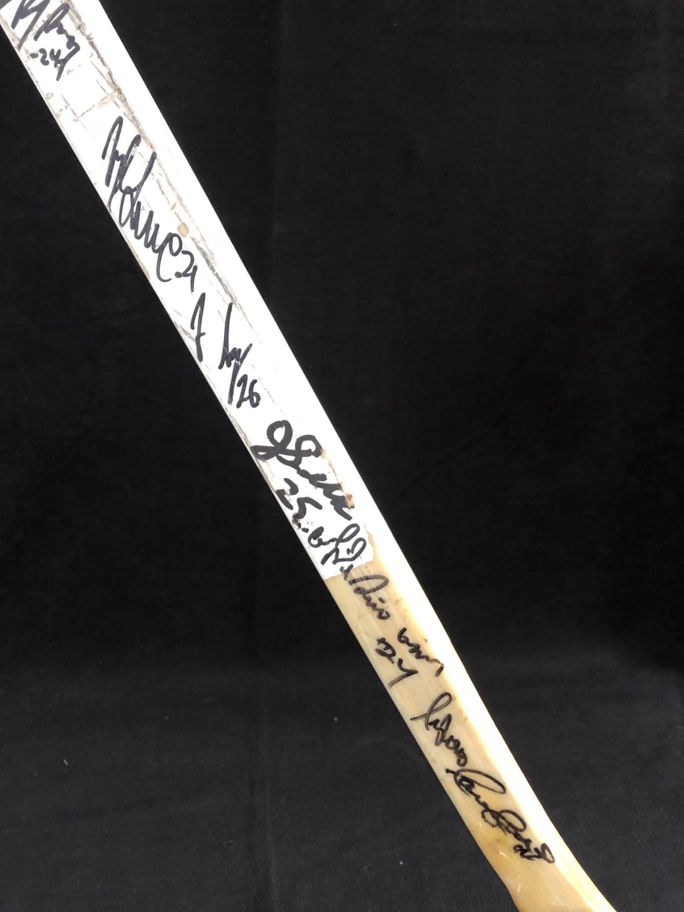 VANCOUVER CANUCKS TEAM SIGNED HOCKEY STICK (GINO ODJICK GAME USED) W